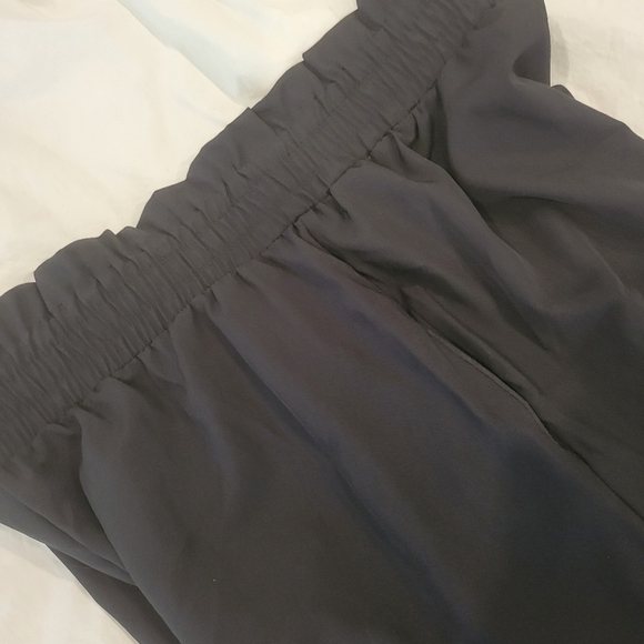 2 Pieces Womans Polester Black Pull On Pants & Matching B&W Blouse Striking Set - Picture 3 of 10